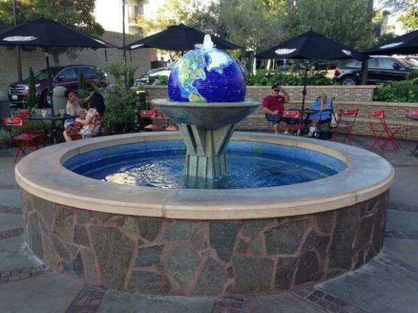 PIAZZA BASILONE WAR MEMORIAL FOUINTAIN