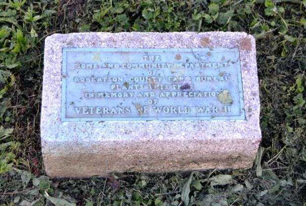 ROBERTSON COUNTY FARM BUREAU WAR MEMORIAL TREE PLAQUE