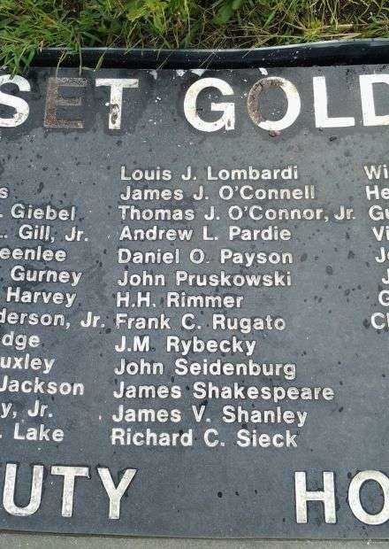 MANHASSET GOLD STAR HONOR ROLL MEMORIAL SECTION E