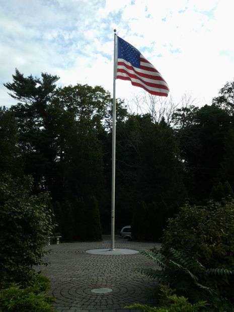 MANHASSET WAR VETERANS MEMORIAL FLAGPOLE
