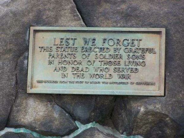 LEST WE FORGET WORLD WAR I MEMORIAL PLAQUE
