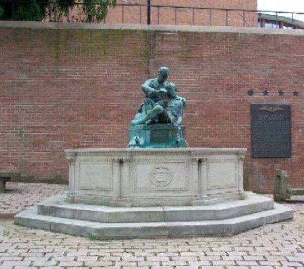 DOYLESTOWN WORLD WAR MEMORIAL FOUNTAIN
