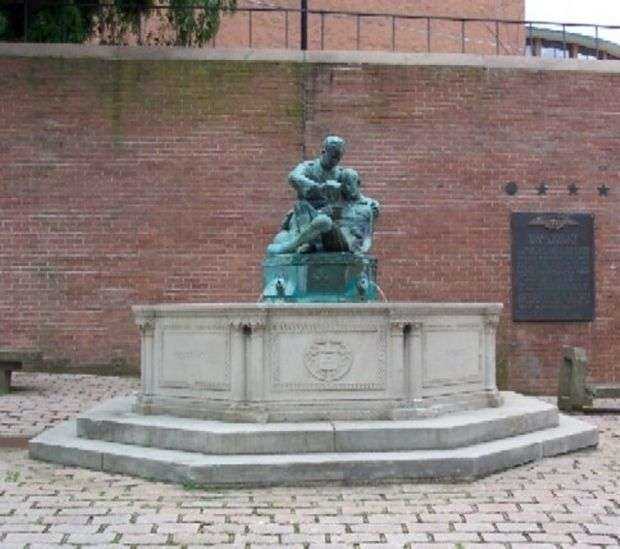 DOYLESTOWN WORLD WAR MEMORIAL FOUNTAIN