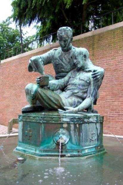 DOYLESTOWN WORLD WAR MEMORIAL FOUNTAIN STATUES