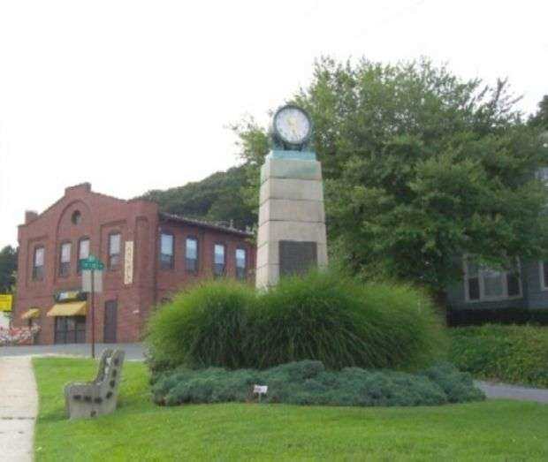MT. PENN WORLD WARS 1 AND 2 MEMORIAL CLOCK