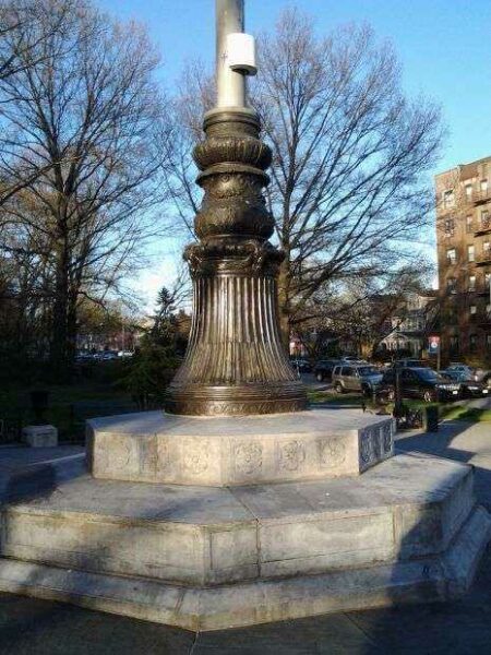 RICHMOND HILL WORLD WAR I ORNATE FLAGSTAFF WAR MEMORIAL