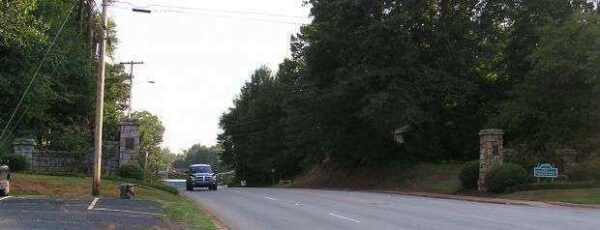 OCONEE COUNTY WORLD WAR VETERANS MEMORIAL GATE