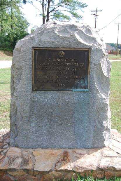 ANDERSON COUNTY WORLD WAR II VETERANS MEMORIAL