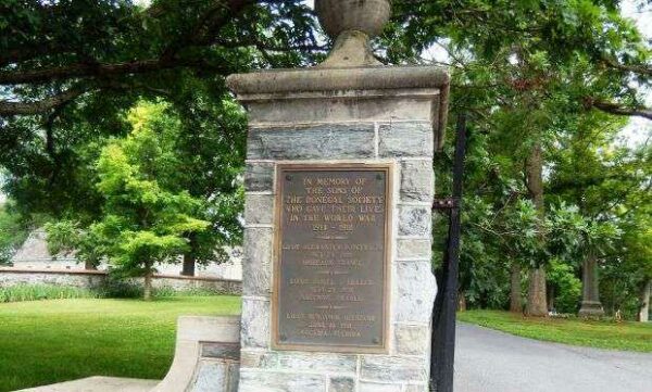 THE DONEGAL SOCIETY WORLD WAR VETERANS MEMORIAL GATE PLAQUE B