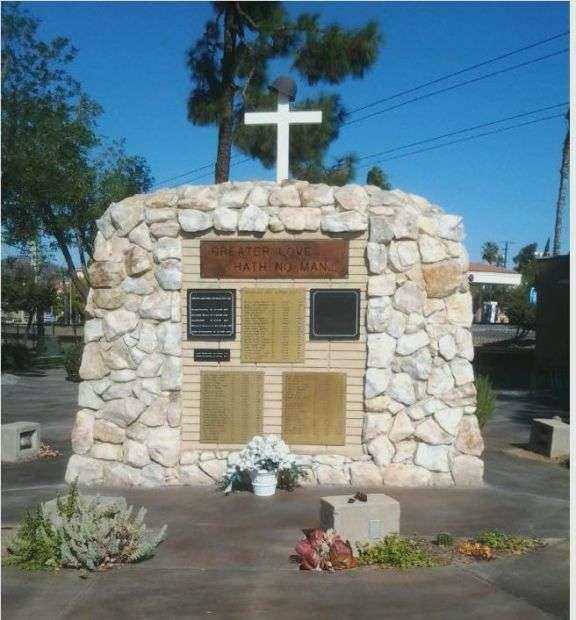 HEARTLAND YOUTH FOR DECENCY VIETNAM WAR MEMORIAL WITH HONOR ROLL PLAQUE E