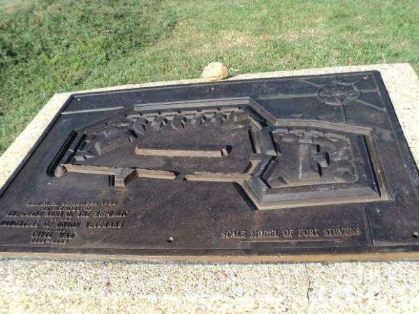 FORT STEVENS WAR MEMORIAL PLAQUE