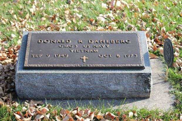 DONALD R DAHLBERG MEMORIAL CEMETERY STONE