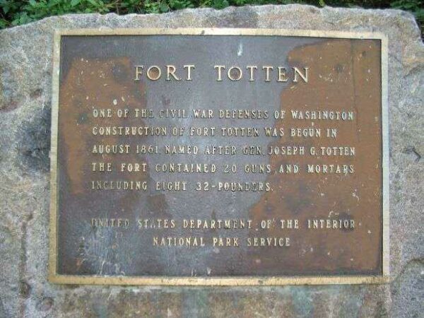 FORT TOTTEN WAR MEMORIAL PLAQUE