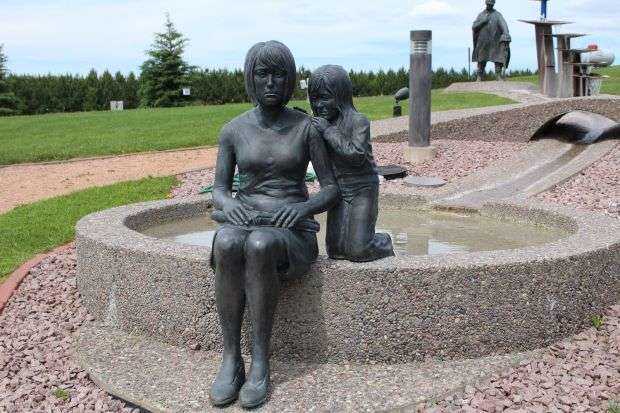 THE FOUNTAIN OF TEARS MEMORIAL STATUES