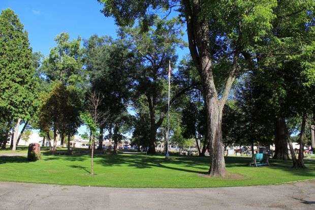 WOODLAWN CEMETERY SOLDIERS AND SAILORS MEMORIAL CIRCLE