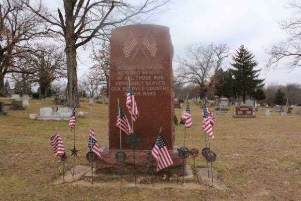 LAKESIDE MEMORIAL PARK VETERANS MEMORIAL