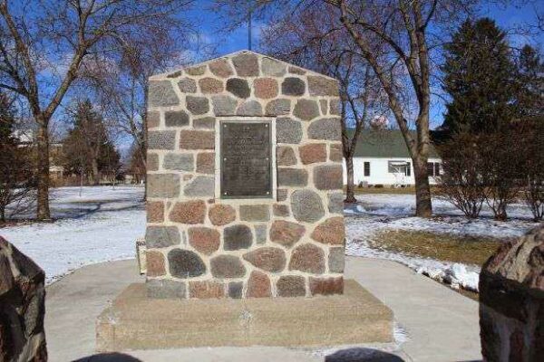 IN MEMORY OF THE G.A.R. MEMORIAL