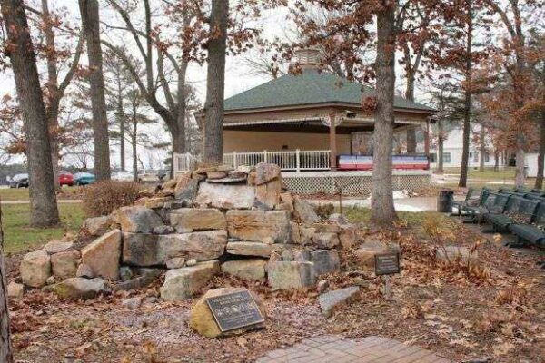 KING VETERANS LIVING MEMORIAL FOUNTAIN