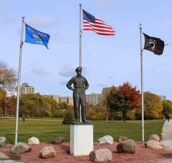 MILWAUKEE GENERAL DOUGLAS MACARTHUR WAR MEMORIAL