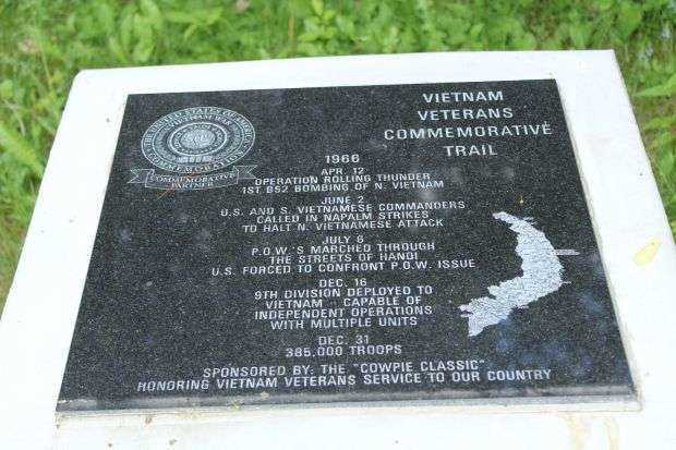 PHILLIPS VIETNAM VETERANS COMMEMORATIVE TRAIL 1966 MEMORIAL PLAQUE