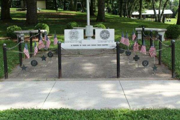 IN MEMORY OF THOSE WHO SERVED THEIR COUNTRY MEMORIAL
