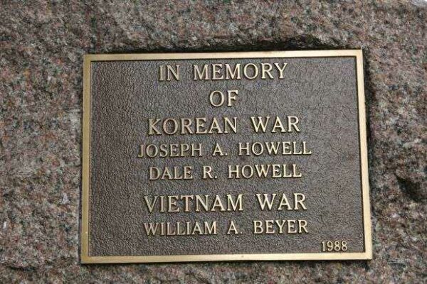 PLATTEVILLE WAR VETERANS MEMORIAL PLAQUE B