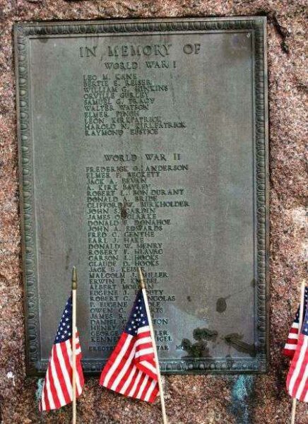 PLATTEVILLE WAR VETERANS MEMORIAL PLAQUE A