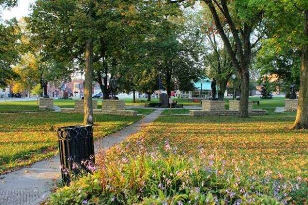 PLATTEVILLE VETERANS HONOR ROLL MEMORIAL