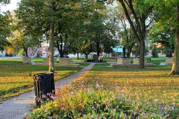PLATTEVILLE VETERANS HONOR ROLL MEMORIAL