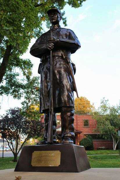 PLATTEVILLE VETERANS HONOR ROLL MEMORIAL STATUE G