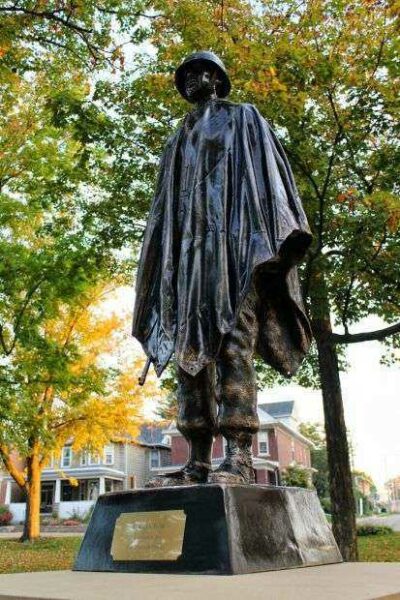 PLATTEVILLE VETERANS HONOR ROLL MEMORIAL STATUE D