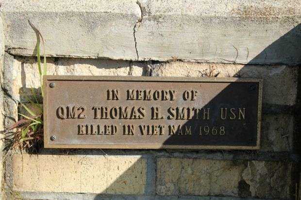OM2 THOMAS H. SMITH MEMORIAL FLAGPOLE PLAQUE
