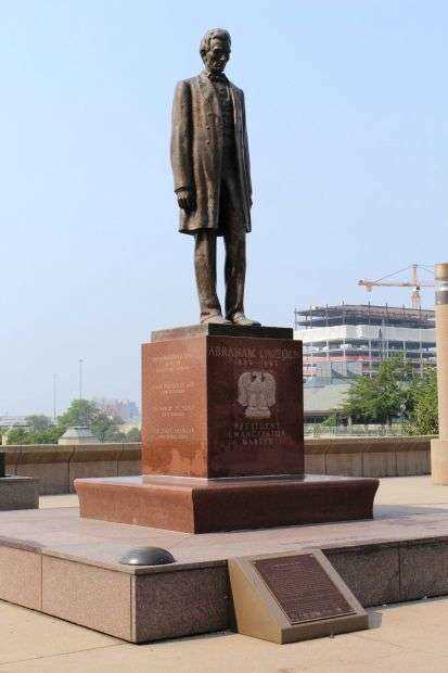 MILWAUKEE ABRAHAM LINCOLN MEMORIAL