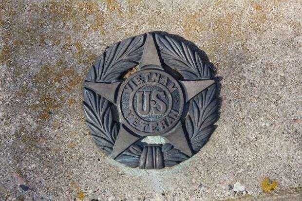 WISCONSIN MEDAL OF HONOR MEMORIAL AT KING WAR MEDALLION J
