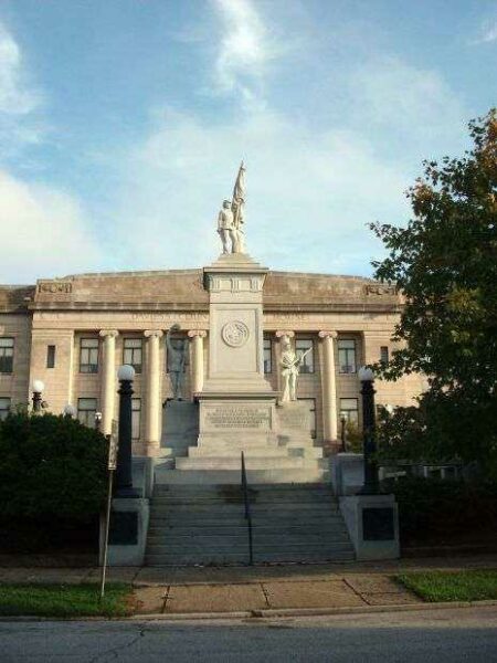 DAVIES COUNTY CIVIL WAR MEMORIAL