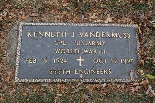 kENNETH J VANDERMUSS MEMORIAL CEMETERY STONE