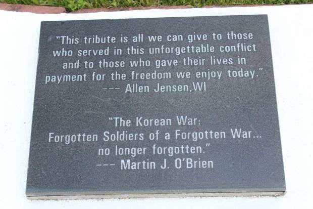 THE KOREAN WAR TRIBUTE MEMORIAL PLAQUE W