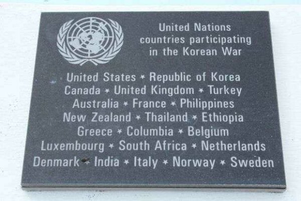 THE KOREAN WAR TRIBUTE MEMORIAL PLAQUE E