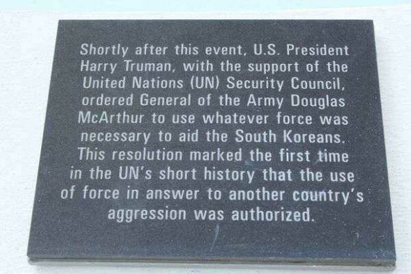 THE KOREAN WAR TRIBUTE MEMORIAL PLAQUE D