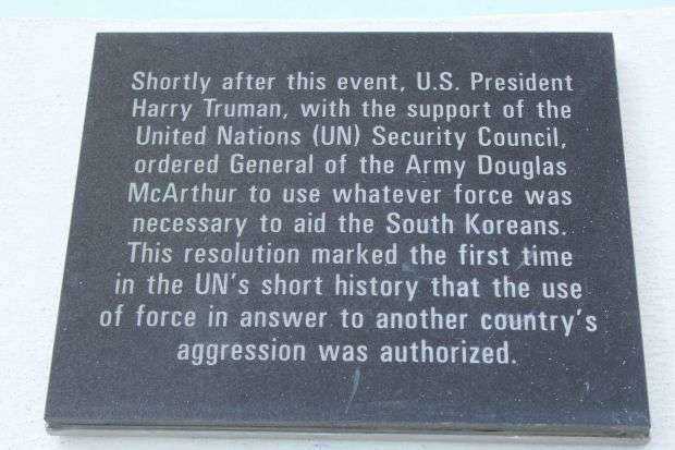 THE KOREAN WAR TRIBUTE MEMORIAL PLAQUE D