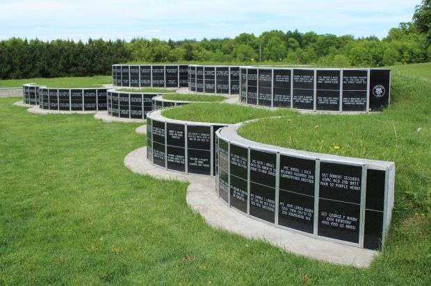 THE KOREAN WAR TRIBUTE MEMORIAL HONOR PLAQUES