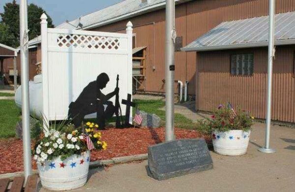 MELROSE AMERICAN LEGION POST 439 MEMORIAL SILHOUETTE