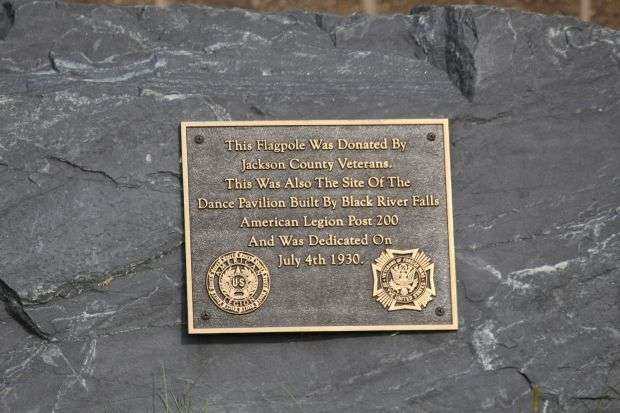 JACKSON COUNTY VETERANS MEMORIAL FLAGPOLE PLAQUE