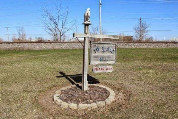 KAUKAUNA USS VETERANS MEMORIAL SIGN