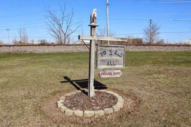 KAUKAUNA USS VETERANS MEMORIAL SIGN