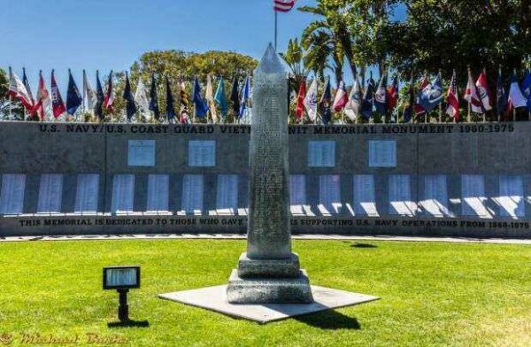 U.S. NAVY/U.S. COAST GUARD VIETNAM UNIT MEMORIAL MONUMENT FRONT