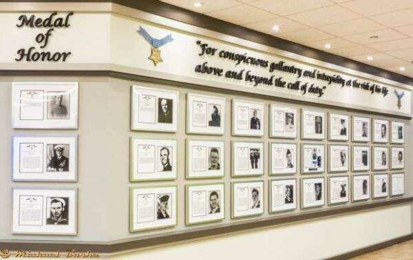 NAVY MEDICAL CENTER MEDAL OF H0NOR WAR MEMORIAL