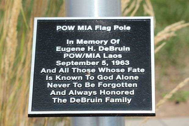 KAUKAUNA VETERANS MEMORIAL UNITED STATES FLAGPOLE PLAQUE