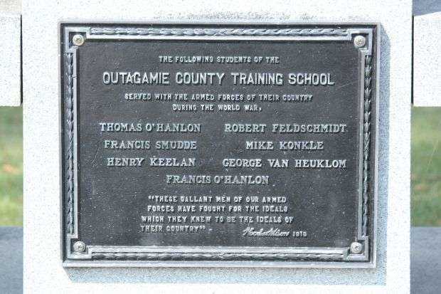 OUTAGAMIE COUNTY TRAINING SCHOLL WORLD WAR MEMORIAL PLAQUE
