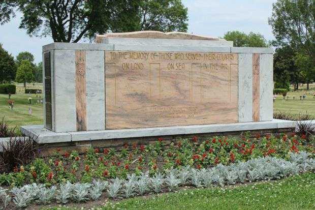 HIGHLAND MEMORIAL PARK VETERANS MEMORIAL FRONT